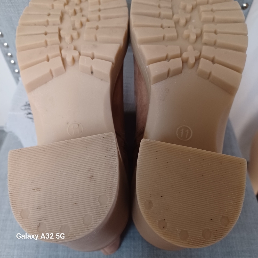 UNIVERSAL THREAD chelsea Women's Tan Ankle Boots Size 11 - Picture 13 of 13